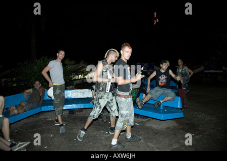 Gruppe von Punk zusammen rumhängen Tel Aviv Israel 2007 Stockfoto