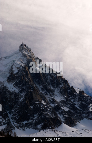 Gewitterwolken über gefrorene Nadel der Aiguille du Midi (3842m), Chamonix-Mont-Blanc, Frankreich Stockfoto