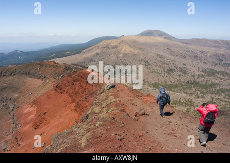 Wanderer, Vulkanlandschaften und Wanderweg, Kirishima Nationalpark, Kagoshima Präfektur, Kyushu, Japan, Asien Stockfoto