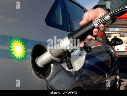 Tanken an der Wasserstoff-Tankstelle, Deutschland Stockfoto