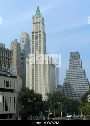 Turmartiger Hochhaus im unteren Manhatten, gesehen aus Brooklyn Bridge, USA, Manhattan, New York Stockfoto