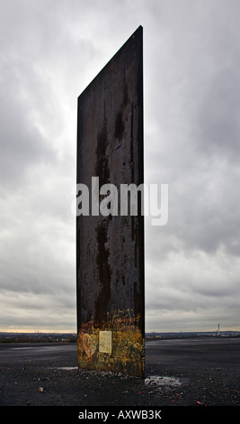 Stahlblech von dem Bildhauer Richard Serra auf dem Heap Schurenbach, Essen, Ruhrgebiet, Nordrhein-Westfalen, Deutschland Stockfoto