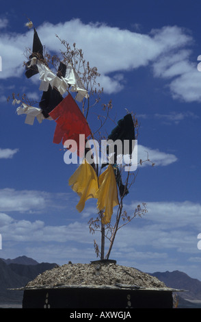 Tibetischen Mahayana buddhistisches Gebet Fahnen Windpferd Windpferd blauen Himmel Tashilhunpo Gompa Kloster Shigatse Xigatse Tibet China Stockfoto