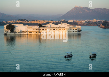 Das Lake Palace Hotel am Lake Pichola, Udaipur, Rajasthan, Indien Stockfoto
