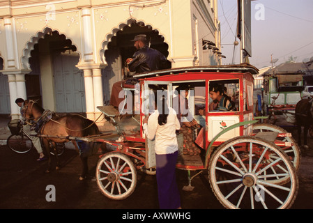 Pferdekutsche-Taxi, Pin Oo Lwyn, Myanmar (Burma), Asien Stockfoto