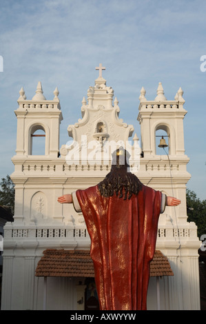 Alte portugiesische Kirche im Gelände des Fort Tiracol, Goa, Indien Stockfoto