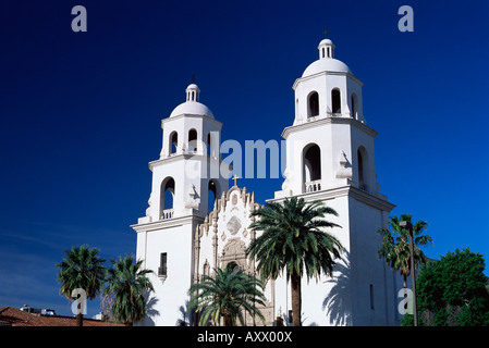 Die Twin Towers von St. Augustine Cathedral, Tucson, Arizona, Vereinigte Staaten von Amerika (U.S.A.), Nordamerika Stockfoto