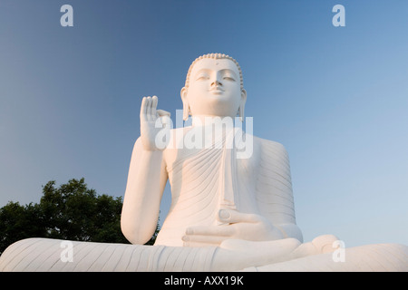 Große sitzende Figur des Buddha, Mihintale, Sri Lanka, Asien Stockfoto