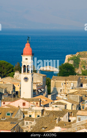 Eine Luftaufnahme von Korfu Altstadt und St. Spiridonas Glockenturm aus der neuen Fort, Corfu, Ionische Inseln, griechische Inseln, Griechenland Stockfoto