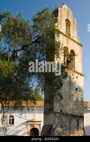 Die steinernen Glockenturm von Agios Constantinos in einem Olivenhain, Paxos, Ionische Inseln, griechische Inseln, Griechenland, Europa Stockfoto