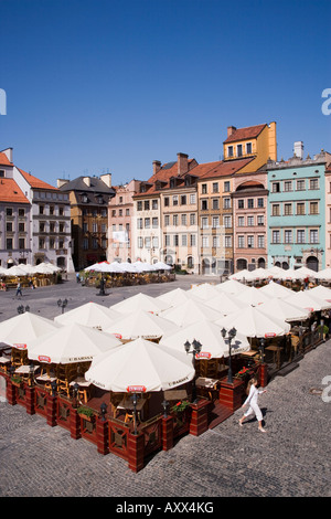 Bunte Häuser, Restaurants und Cafés der Altstädter Ring (Rynek Stare Miasto), UNESCO-Weltkulturerbe, Warschau, Polen Stockfoto