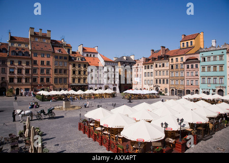 Bunte Häuser, Restaurants und Cafés der Altstädter Ring (Rynek Stare Miasto), UNESCO-Weltkulturerbe, Warschau, Polen Stockfoto