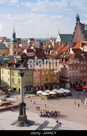 Erhöhten Blick über Schlossplatz und Sigismund III Vasa Spalte zu den bunten Häusern der Altstadt, Warschau, Polen Stockfoto