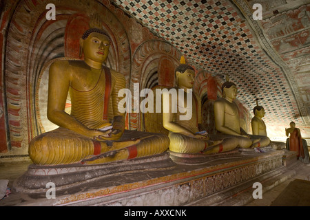 Maharaja Viharaya Höhle (Tempel des Königs), Golden Temple, Höhlentempel, UNESCO-Weltkulturerbe, Dambulla, Sri Lanka, Asien Stockfoto