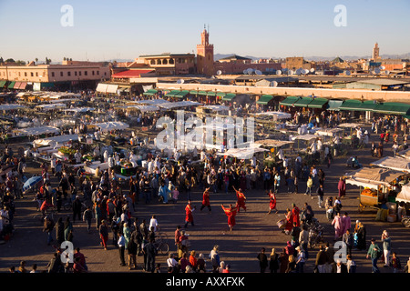 Djemaa el-Fna, mit Essen Ständen füllen den Platz am Abend, Marrakesch (Marrakech), Marokko, Nordafrika Stockfoto