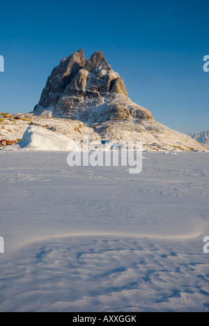 Die Granitfelsen der Insel Uummannaq, Nord-West-Grönland im winter Stockfoto