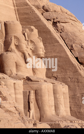 Abu Simbel, große Tempel, Kolossalstatuen Ramses II. Stockfoto