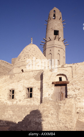 Oase Dakhla (Dachla) Moschee El Quasr (Al-Qasr), Lehmbau Stockfoto