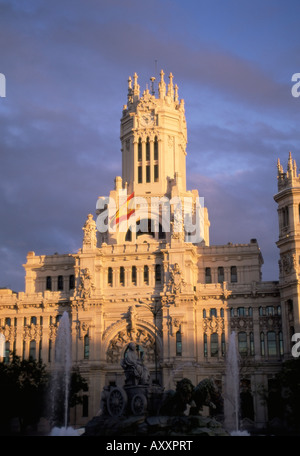 Palacio de Comunicaciones bei Sonnenuntergang, Madrid, Spanien, Europa Stockfoto