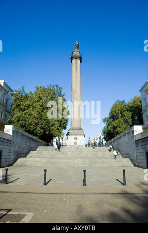 Spalte mit der grand Duke of York in Waterloo Place im Zentrum von London unter blauem Himmel an der Spitze Stockfoto