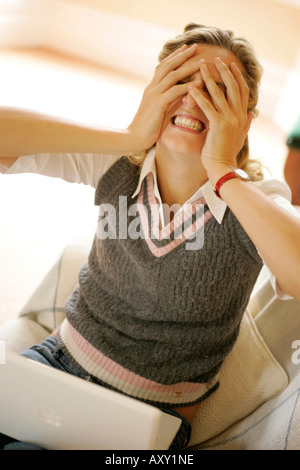 Verärgert Frau mit laptop Stockfoto