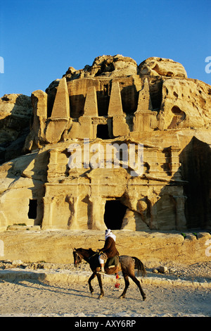 Stein schneiden Gräber in Nabatäisch archäologischen Stätte, Petra, UNESCO-Weltkulturerbe, Jordanien, Naher Osten Stockfoto