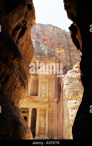 Die Siq und Fassade des Schatzhauses (El Khazneh) (Al Khazna), Nabatäisch archäologische Stätte, Petra, Jordanien, Naher Osten Stockfoto