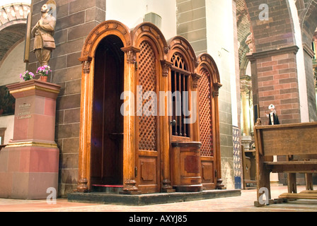 Beichtstuhl in San Francisco Kirche San Miguel de Allende, Mexiko Stockfoto