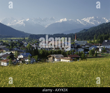 Geographie / Reisen, Österreich, Tirol, Seefeld, Stadtansicht, Blick auf die Kalkkögel, Europa, Stubaier Alpen, Berge, Ostern, Jahreszeiten, Spr Stockfoto