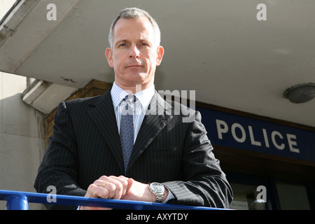 Brian Paddick, ehemaliger stellvertretender Assistant Commissioner der Met und Lib Dem Bürgermeisterkandidat außerhalb Holloway Polizeistation Stockfoto