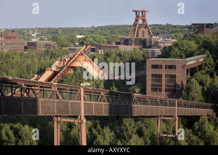 Blick von der Kokerei Anlage Zollverein auf Zeche Zollverein Grube XII, Deutschland, Nordrhein-Westfalen, Ruhrgebiet, Essen, Stockfoto