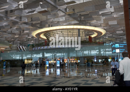 Betreten der Abflughalle im Terminal 3, Flughafen Changi, Singapur Stockfoto