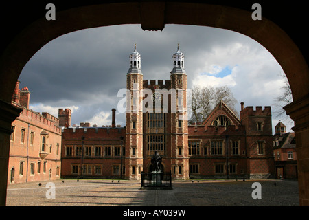 Schule Hof Bogen Ansicht des Königs College von unsere Dame von Eton Windsor und Maidenhead England uk gb Stockfoto