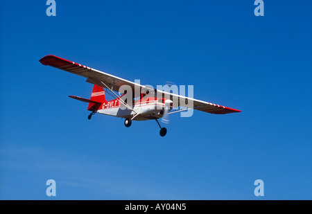 7AC Aeronca Champion zwei Sitz Hochdecker Leichtflugzeug G-BRAR im Flug am Breighton Flugplatz Stockfoto