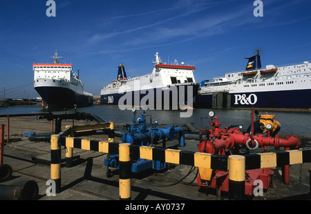 Passagier-Fähren vertäut im Hafen von Hull Yorkshire uk Stockfoto