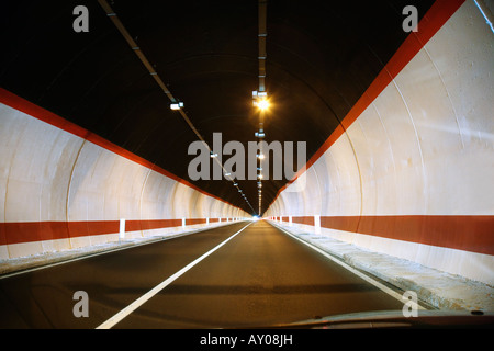 Sardinien, Italien; Tunnel auf der SS125 Stockfoto