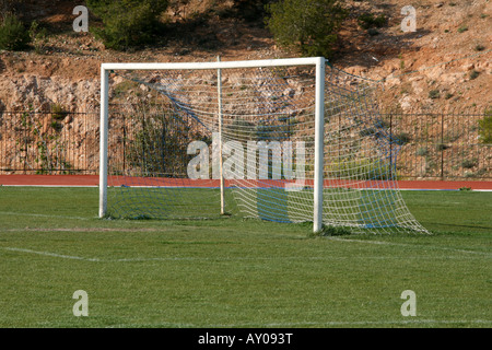 Fußball-Torpfosten im örtlichen Fußballstadion Sport-Konzepte Stockfoto