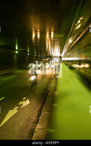 Nächtlichen Verkehr in Tokio Unterführung Japan Stockfoto