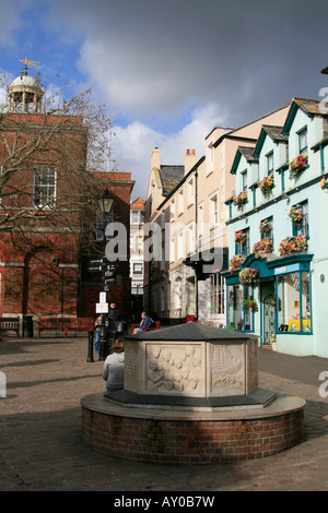 Bridport Stadtzentrum Geschäften und Gebäuden Dorset, England.UK GB Stockfoto