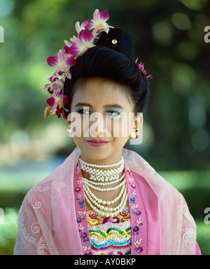 Junge burmesische Tänzerin, Rangun (Yangon), Burma (Myanmar) Stockfoto