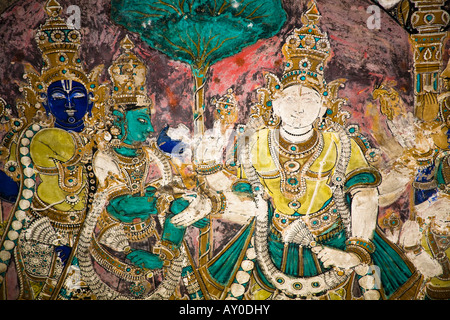 Farbenfrohe Gemälde an einer Wand, Meenakshi Tempel, Madurai, Tamil Nadu, Indien Stockfoto