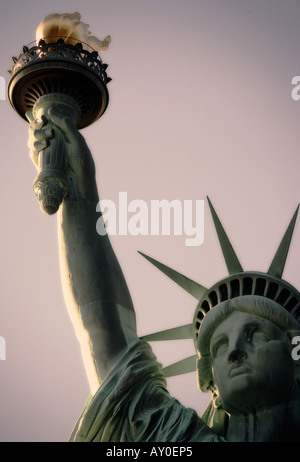 Close-up nach oben auf die Statue of Liberty, Liberty Island, New York Stockfoto