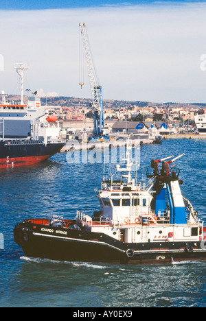 Meer, Abend, Wake, Wellen, Mann, Wasser, Schaum, kleines Boot, Hafen Stockfoto