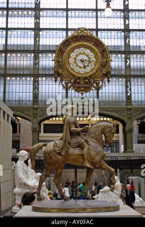 Haupthalle und Clock des Musee d Orsay Pinakothek Paris Frankreich Stockfoto