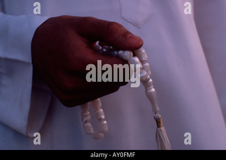 Komboloi Gebet in der Hand von einem saudi arabische Mann in Riyadh Saudi Arabien Nahost Stockfoto