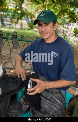 Ein Schuh Glanz Mann aka Lustrador Esteli, Nicaragua Stockfoto