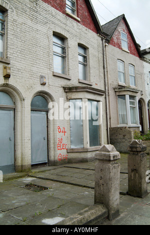 Menschenleer und Derelect Gebäude auf Edge Lane in Edge Hill Bezirk von Liverpool in Merseyside. Stockfoto