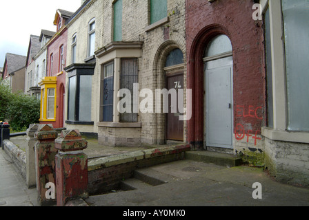 Menschenleer und Derelect Gebäude auf Edge Lane in Edge Hill Bezirk von Liverpool in Merseyside. Stockfoto