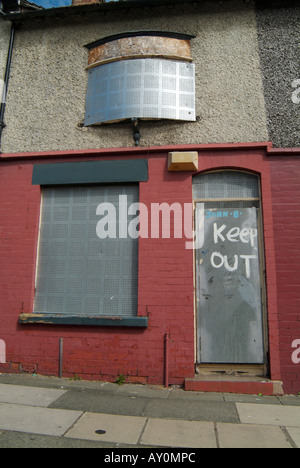 Bestiegen und gesicherten Haus bereit für Abriss oder Sanierung in Arnside Road, Edge Hill in Liverpool, Merseyside. Stockfoto