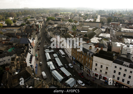 Luftbild von der Stadt von Cirencester zeigen, Geschäften und dem Markt Stockfoto